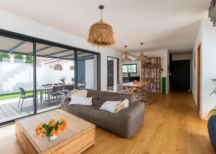 La Contemporaine Au Calme Avec Sa Piscine, Wifi Fibre, 8 Personnes Вилла
